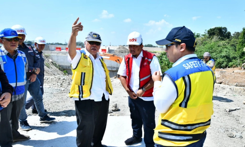 <p id="isPasted">Pembangunan Paket 1 Ruas Tol Solo-Yogyakarta Tuntas Agustus 2024</p>