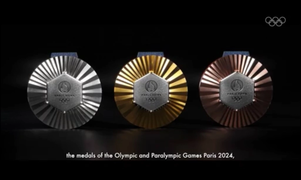 <p>Medali Olimpiade Paris 2024 Dihiasi Potongan Besi Menara Eiffel</p>