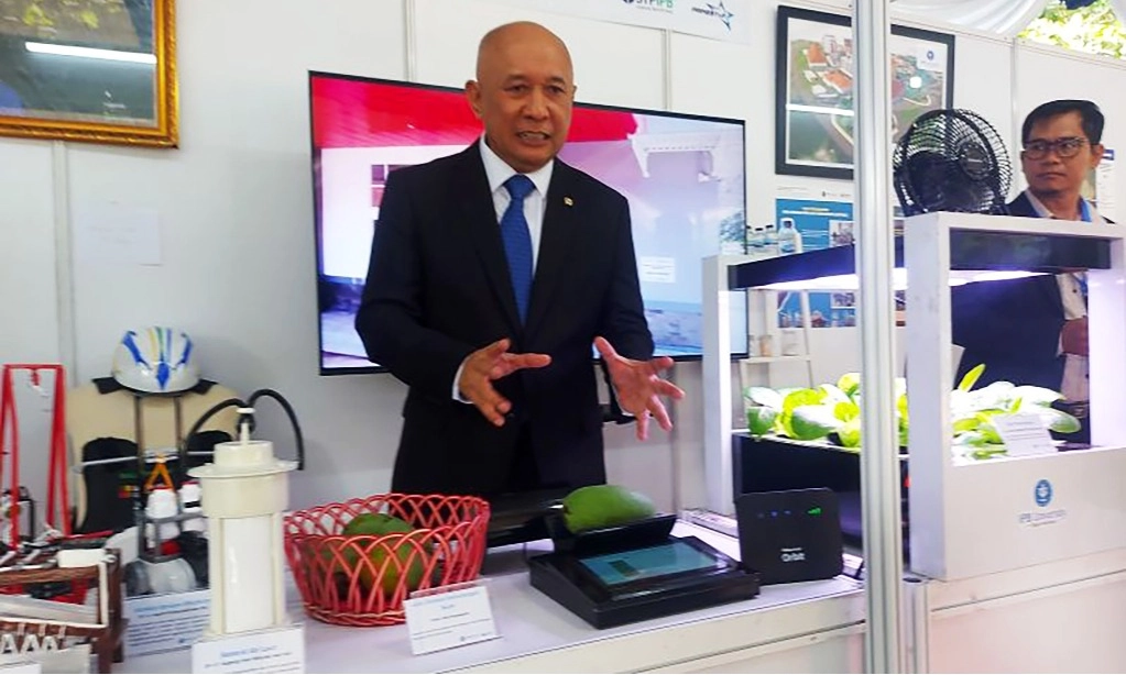 <p id="isPasted">MenKopUKM Minta UKM Berkonsolidasi Melalui <em>Supply Chain</em></p>