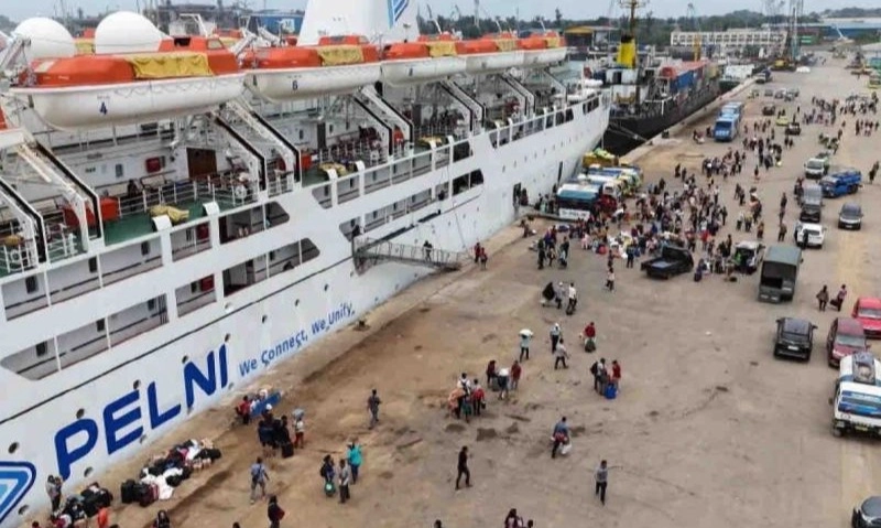 <p id="isPasted">Pelni Minta Dispensasi Penumpang 150% Dari Kapasitas Kapal</p>