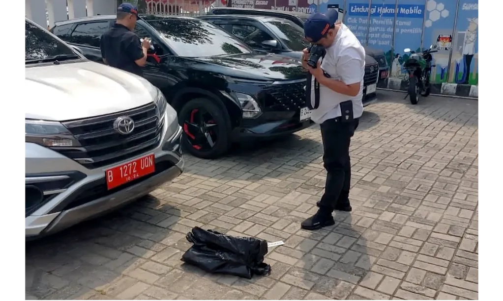 <p>Kantor KPU Jakarta Utara Dilempari Bangkai Ayam, Komisioner Diancam</p>