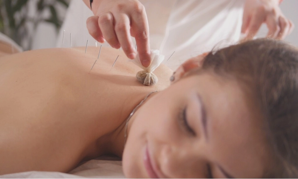 <p>Bolehkah Pasien Implan Payudara Melakukan Akupunktur?</p>