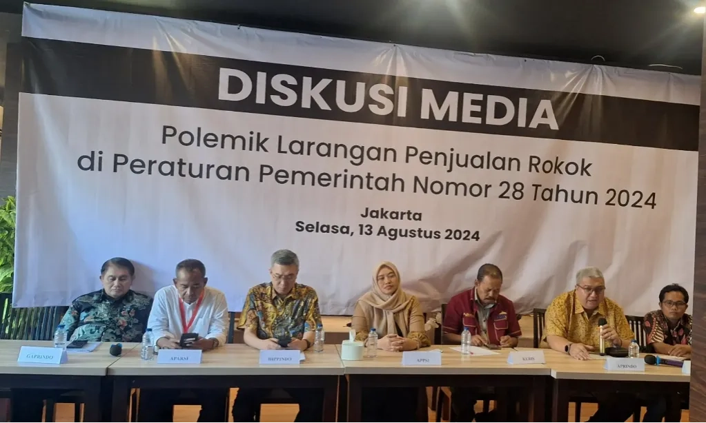 <p>Aturan Zonasi Penjualan Rokok Bikin Peritel Kehilangan Rp21 Trilun Pertahun</p>