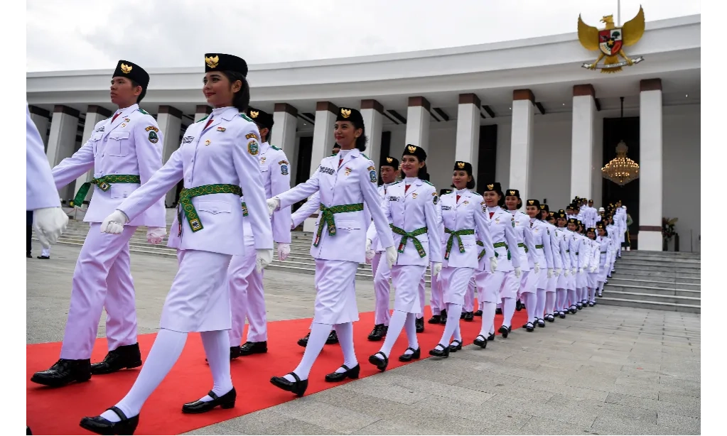 <p id="isPasted">Larangan Jilbab Buat Paskibraka Putri Makin Menuai Polemik</p>