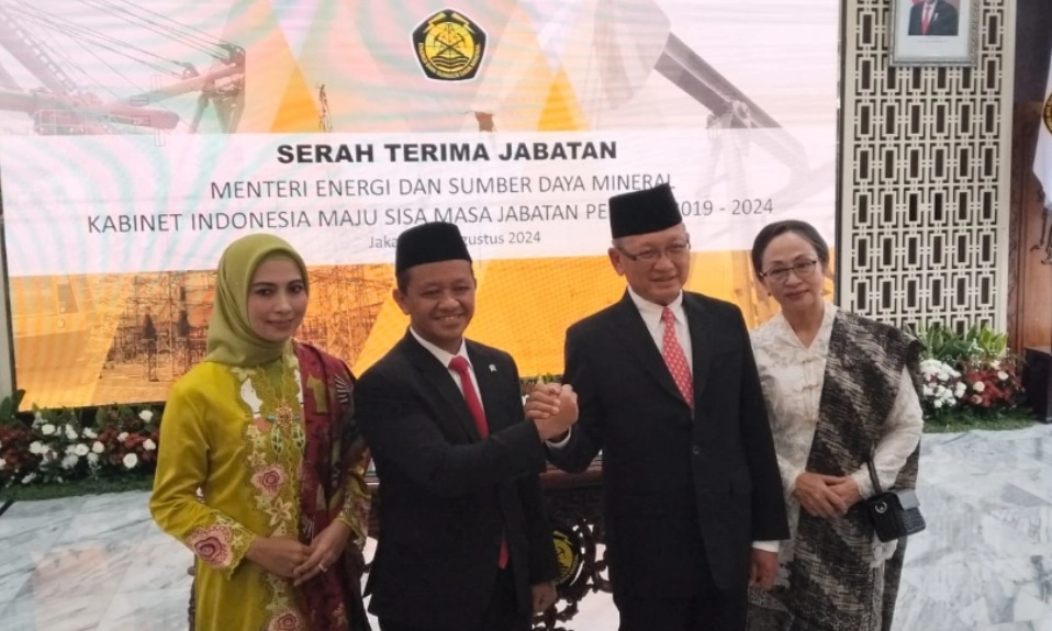 <p id="isPasted">Resmi Jadi Menteri ESDM, Bahlil Fokus Sektor Migas Dua Bulan Ke Depan</p>