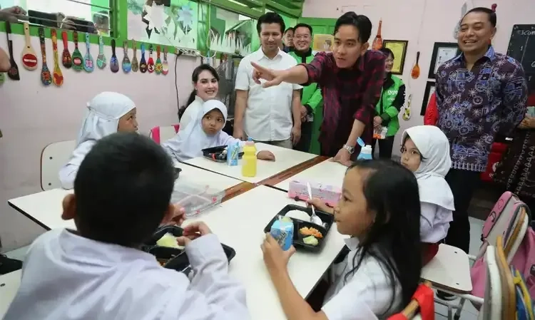 <p>Pemerintah Pastikan Makan Bergizi Gratis Juga Sasar Ibu Hamil Dan Balita</p>