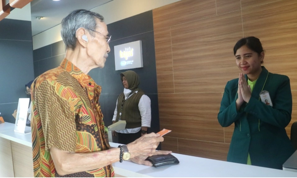 <p id="isPasted">Hari Pelanggan Nasional, Bank BTPN Berdayakan Nasabah Purnabakti</p>