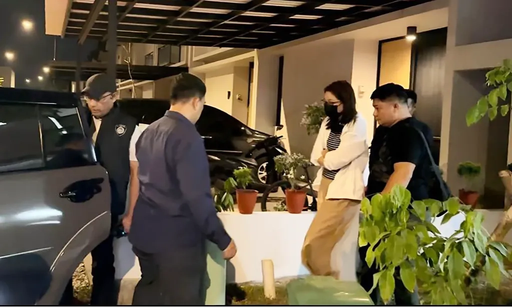 <p>Mabes Polri Tangkap Buronan Filipina, Alice Guo</p>