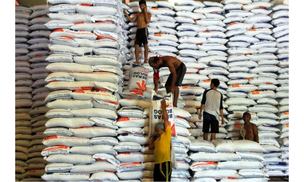 <p>Bapanas Targetkan Cadangan Beras Capai 2 Juta Ton Di Akhir Tahun</p>