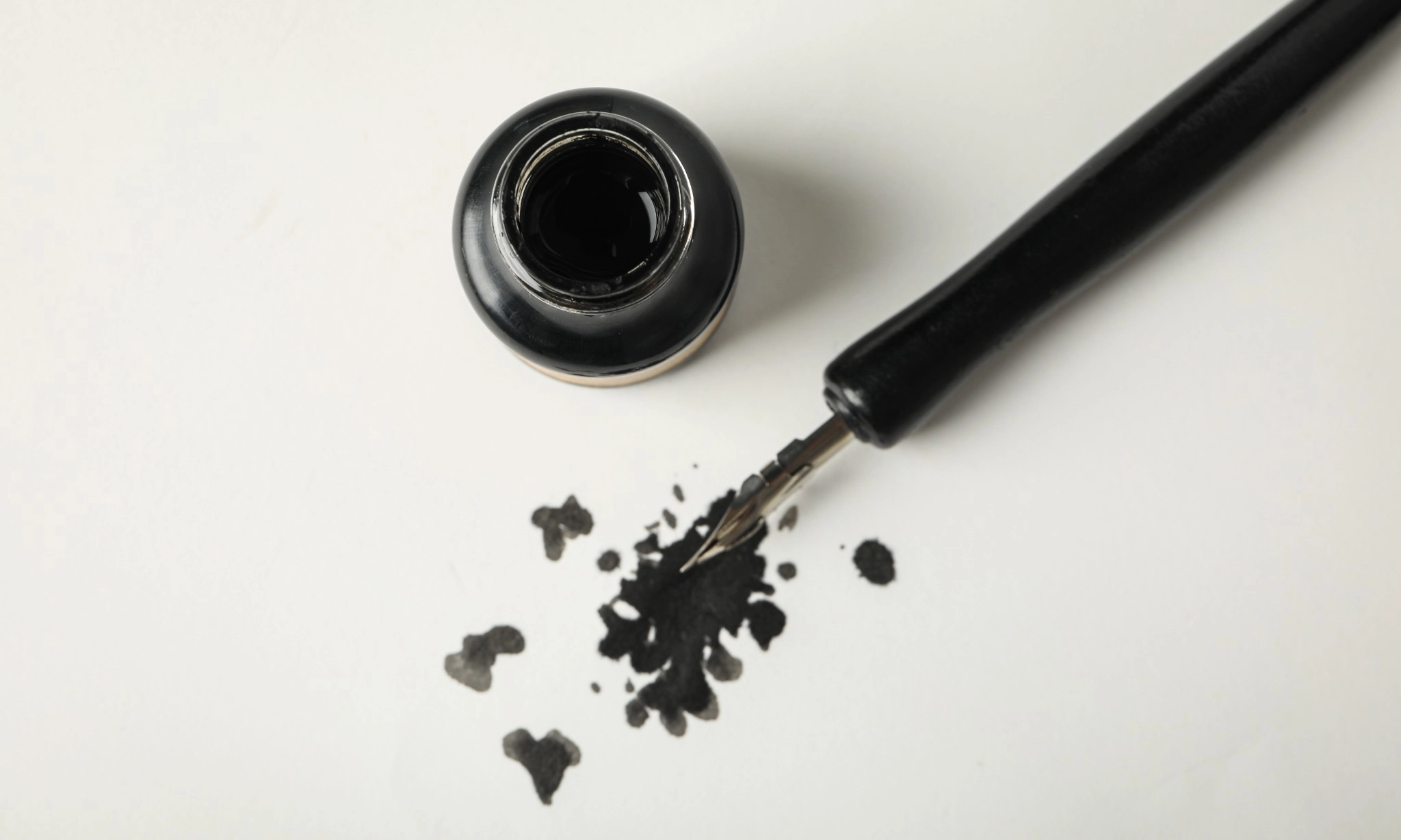 <p>Sejarah Tinta Dari Berbagai Belahan Dunia</p>