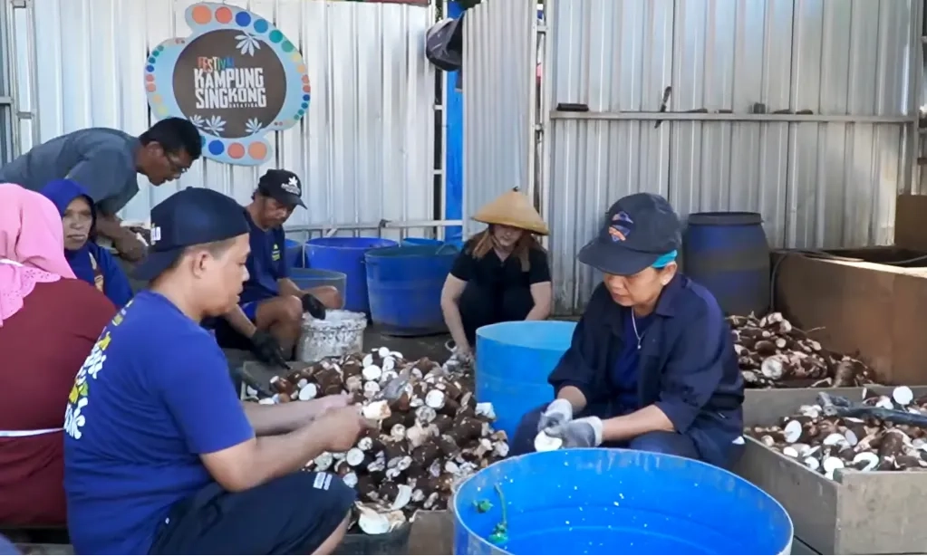 <p>Menggali Nilai Singkong Di Kampung Wisata Ledok Salatiga</p>