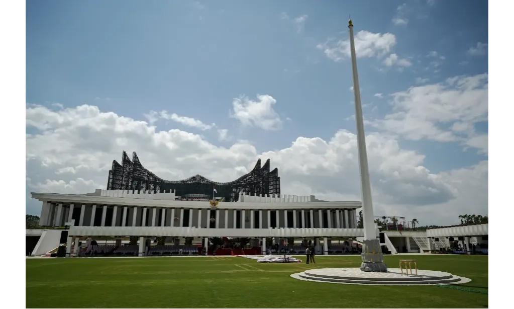 <p>Jokowi Tetap Kunjungi Daerah Meski Berkantor Di IKN</p>