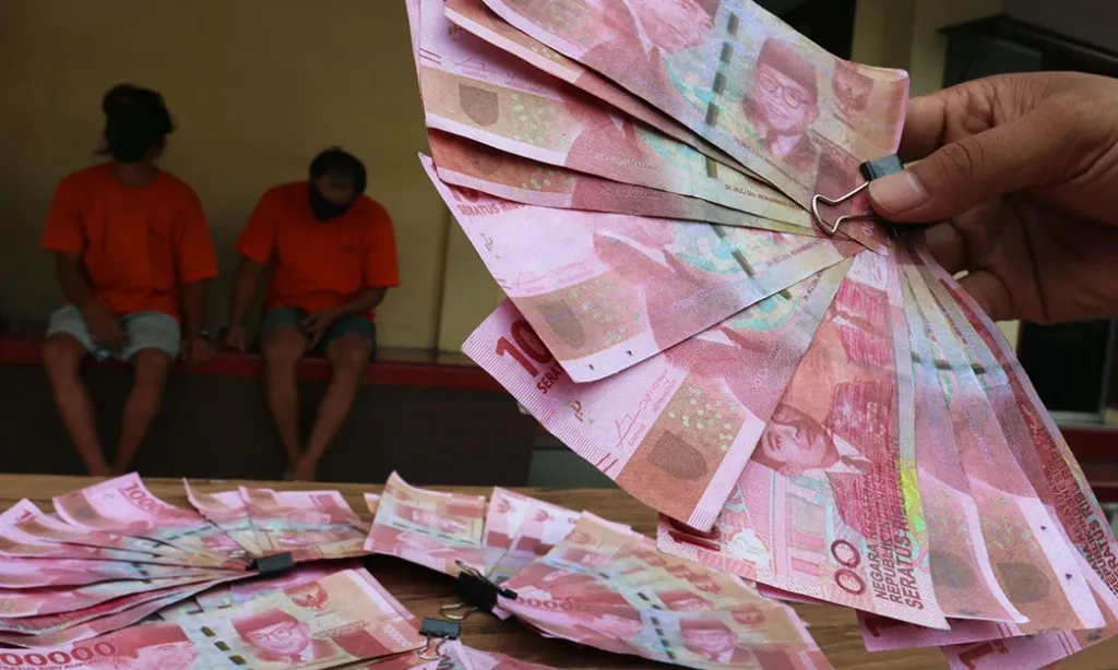 <p>Polri Gerebek Percetakan Uang Palsu Di Bekasi</p>