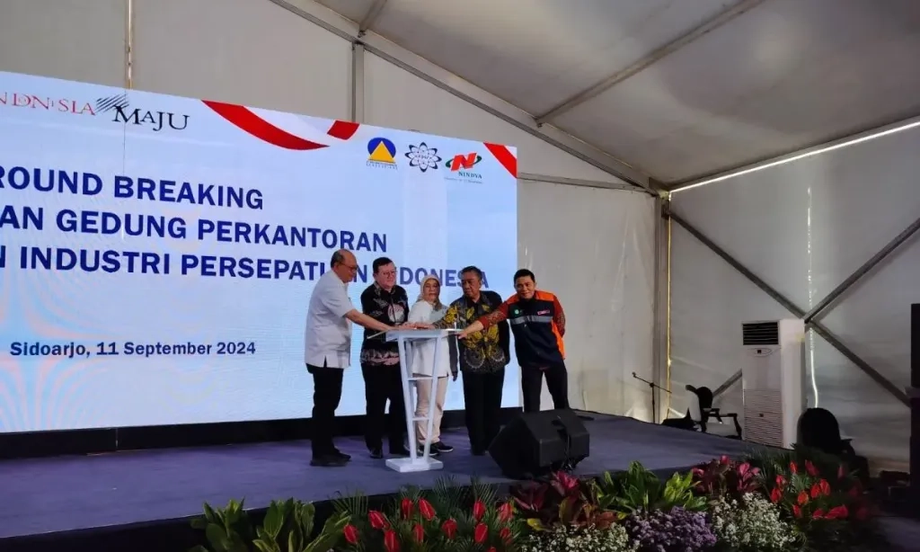 <p>Kembangkan Industri Alas Kaki, Kemenperin <em>Groundbreaking</em> BPIPI Sidoarjo</p>