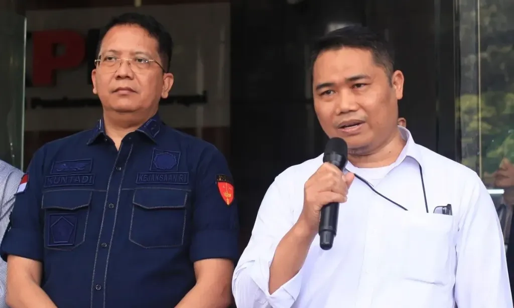 <p>KPK Temukan Dokumen Penting Di Mobil Harun Masiku</p>