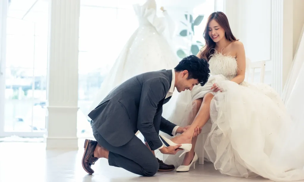 <p>Mengenal Istilah <em>Lavender Marriage,&nbsp;</em>Pernikahan Kamuflase Orientasi Seksual</p>