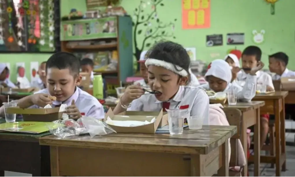 <p>Program Makan Bergizi Gratis, DPR Tekankan Pentingnya Sinkronisasi Data Sekolah</p>