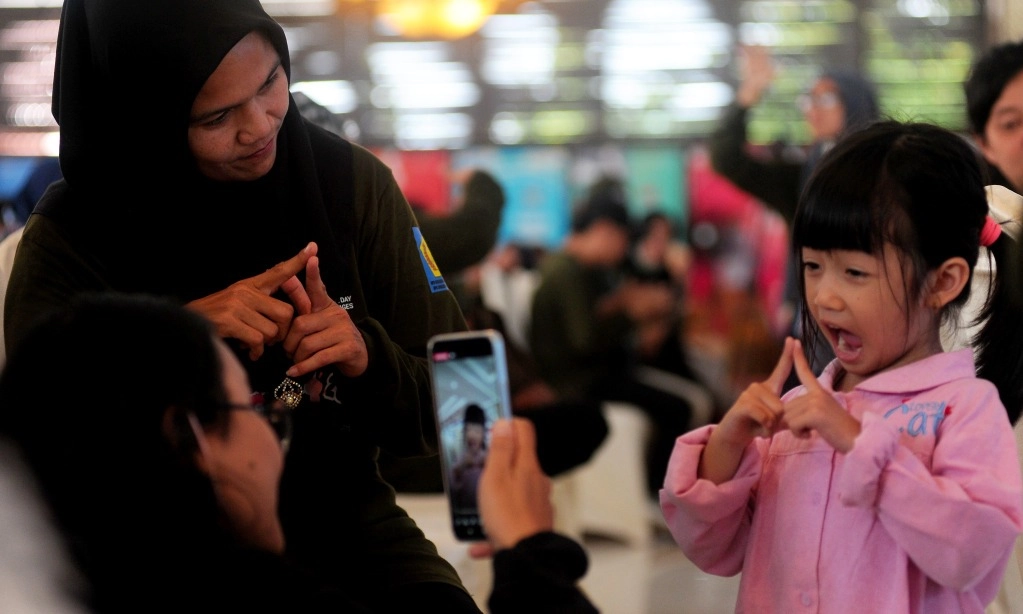 <p>Hari Bahasa Isyarat Internasional 2024 Soroti Bahasa Isyarat Sebagai Simbol Persatuan&nbsp;</p>