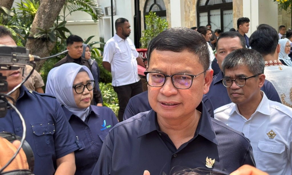 <p id="isPasted">BPOM Pastikan Bakal Cabut Izin Edar Kosmetik Yang <em>Overclaim</em></p>