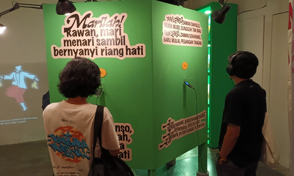 <p id="isPasted">Membaca Gagasan Sukarno Pada Musik Indonesia Di Pameran &ldquo;Mari Ber-lenso!&rdquo;</p>