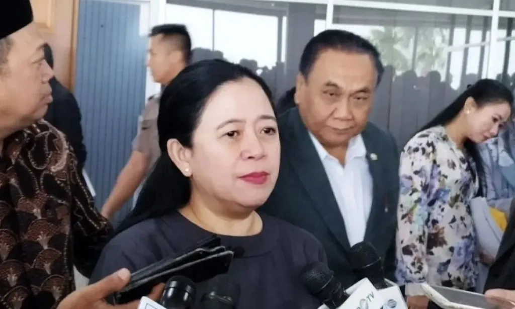 <p>Sambil Menangis, Puan Minta Maaf Di Rapat Paripurna Terakhir</p>