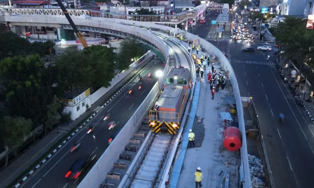 <p>Jakpro Resmi Uji Coba Jalur LRT Dari Stasiun Veledrome Ke Rawamangun</p>