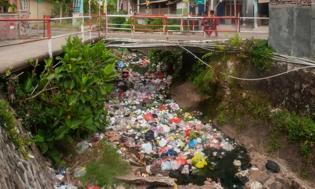 <p>Indonesia Tak Cukup Hanya Andalkan Pengolahan Sampah Termal</p>