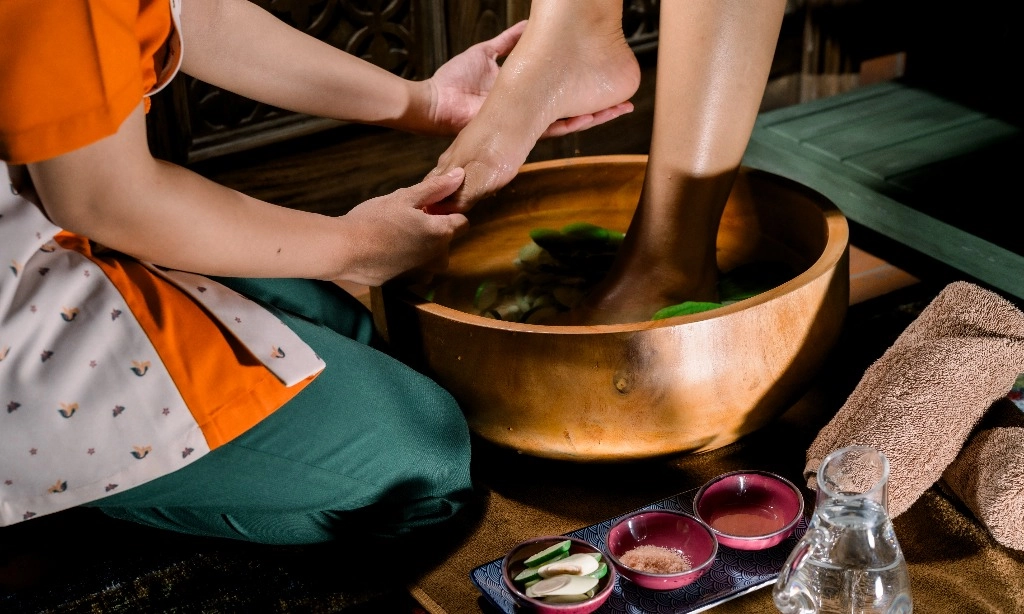 <p>Menikmati Relaksasi Bak Tamu Kerajaan Di Sandjong Wellness</p>