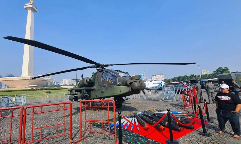 <p>TNI Tampilkan 1.059 Alutsista Saat HUT TNI</p>