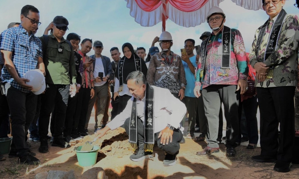 <p id="isPasted">KemenKopUKM <em>Ground Breaking</em> Dua Pabrik Minyak Makan Merah</p>