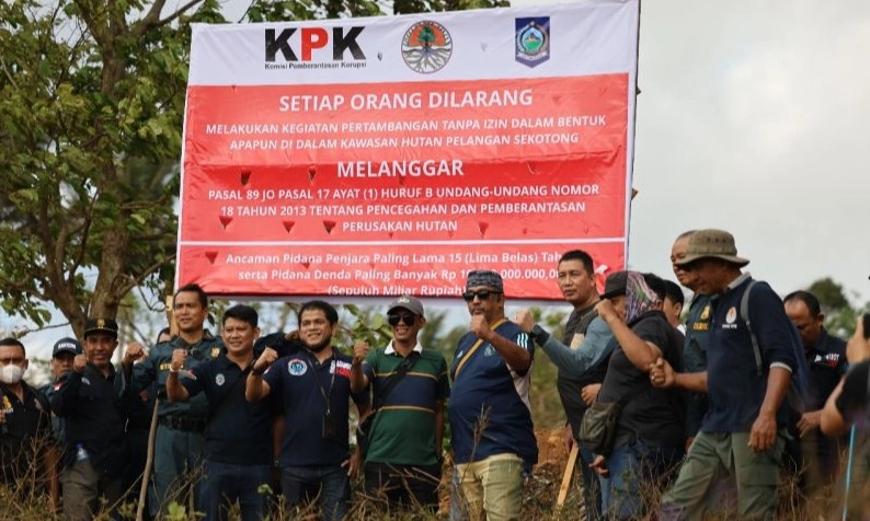 <p>KPK Tutup Lokasi Tambang Emas di NTB</p>