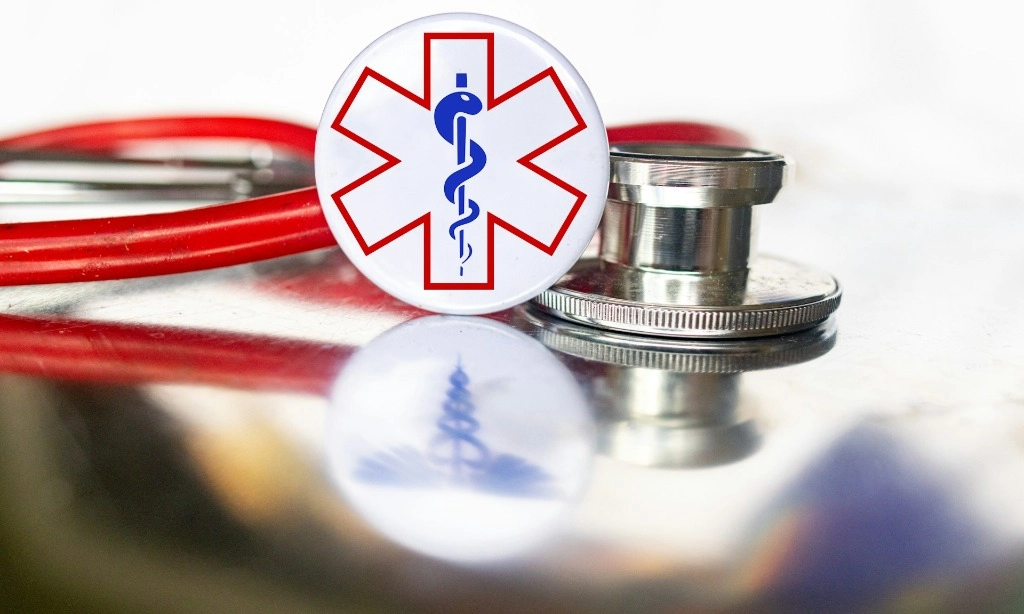 <p>Menelusur Asal-Usul Lambang Medis Yang Diwakilkan Ular Dan Tongkat</p>