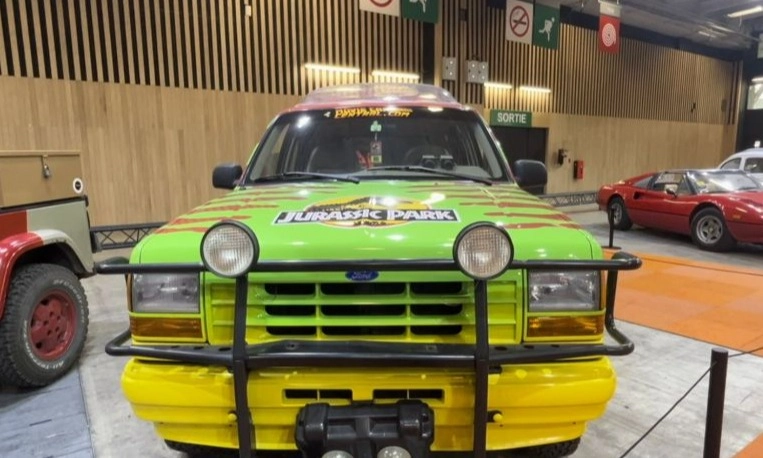 <p>Mobil Ikonik Film <em>Batman</em> Hingga <em>Jurassic Park</em> Mejeng Di Paris Motor Show</p>