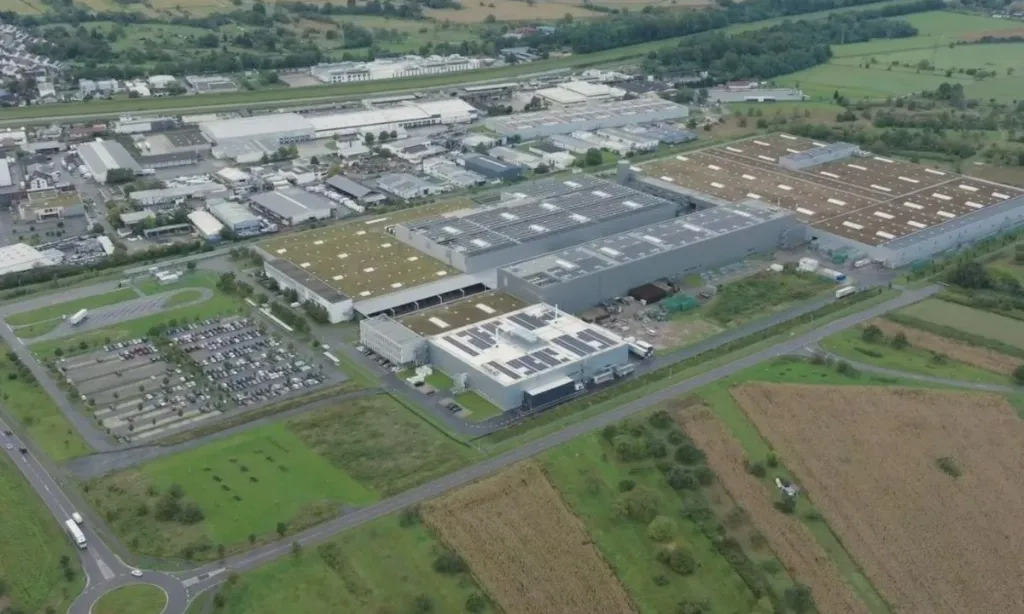 <p>Mercedes Buat Pabrik Baterai Mobil Daur Ulang</p>