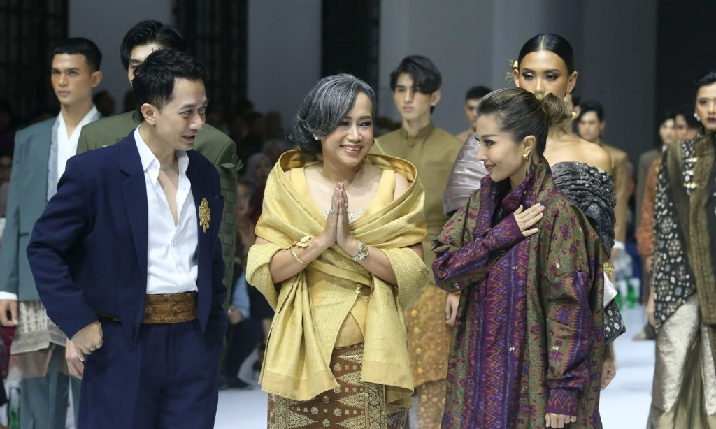 <p>Intip Kain Songket UMKM Dari Palembang Di Jakarta Fashion Week 2025 </p>