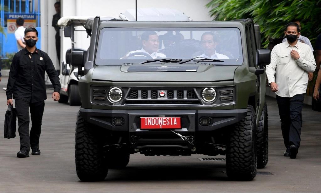 <p>Presiden Prabowo Bangga Pada Maung Pindad</p>