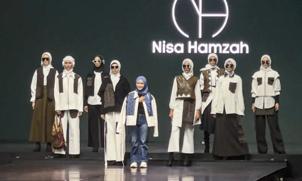 <p>Desainer Muda Nisa Hamzah Hadirkan Koleksi Modest Untuk Gen Z<br id="isPasted"><br></p>