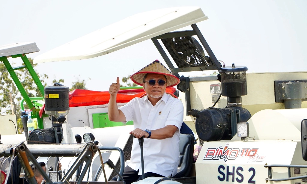 <div dir="auto" id="isPasted">Menko Pangan Zulhas Tanggapi Penangkapan Eks Mendag Tom Lembong</div>