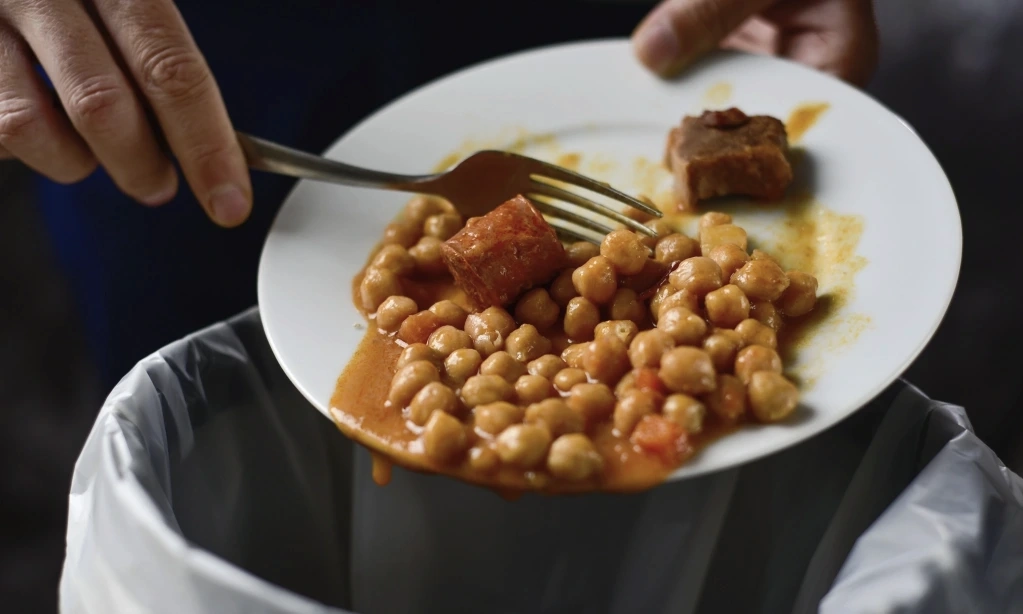 <p>KLH Minta Hotel Dan Restoran Kelola Mandiri Sampah Sisa Makanan</p>