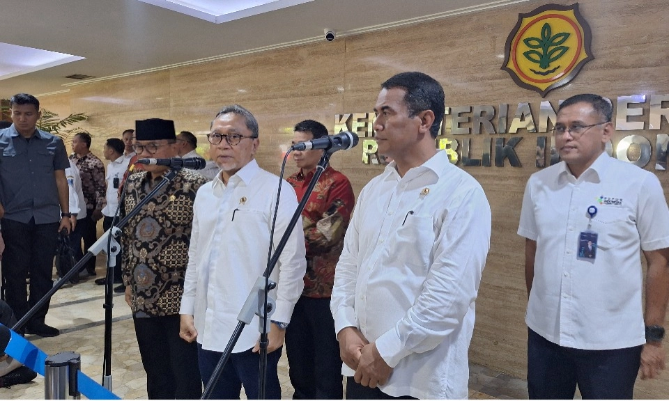 <div dir="auto" id="isPasted">Zulhas Dan Amran Dukung Penuh Penghapusan Piutang UMKM Pertanian-Perikanan</div>