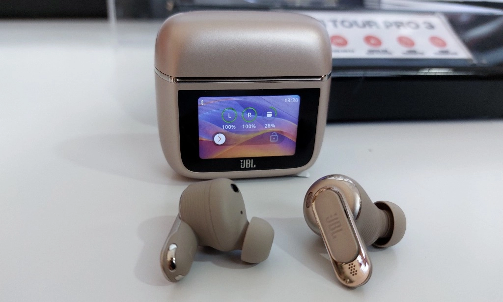 <p>Menguji Klaim JBL Tentang Tour PRO 3 Sebagai TWS Tercanggih Saat Ini</p>