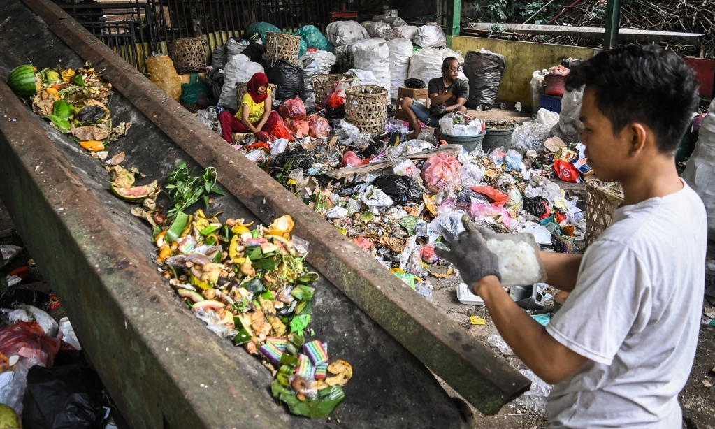 <p>Industri Di Jakarta Bisa Kelola Sampah Mandiri Atau Gandeng BLUD UPST</p>