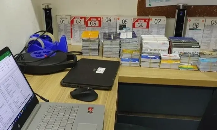 <p>Polisi Gerebek Sindikat Penampung Rekening Judol Internasional</p>