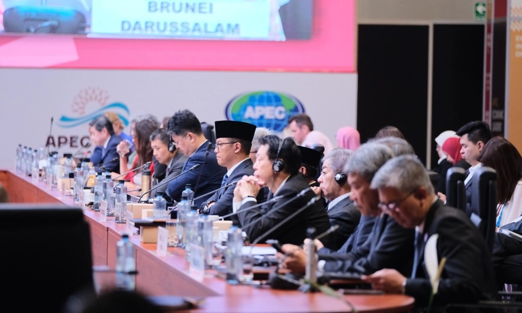<p>Menlu Sugiono Sebut Inovasi dan Digitalisasi Penting Bagi Asia-Pasifik</p>