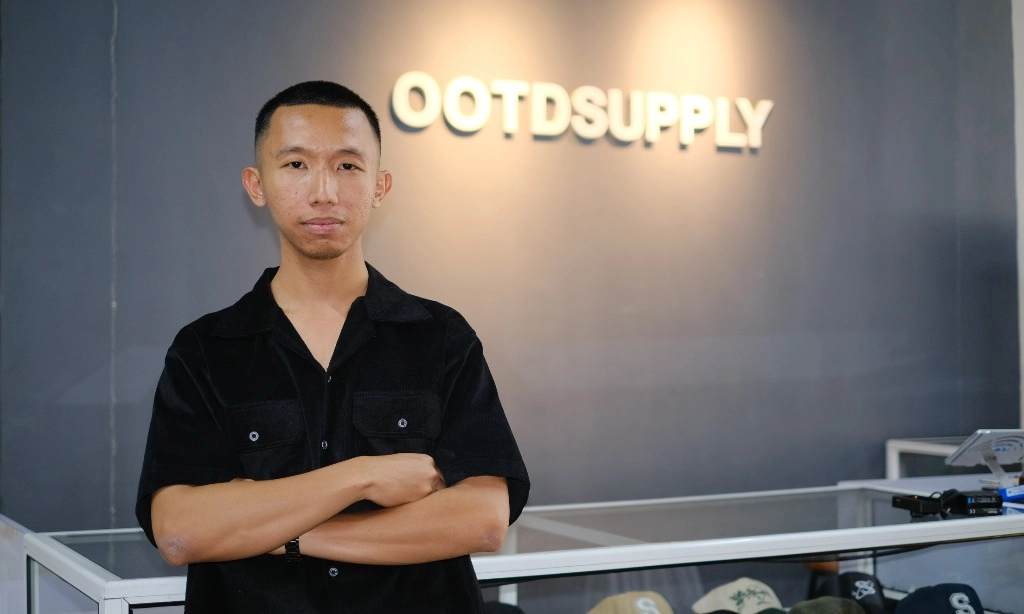 <p id="isPasted">Kisah Perjuangan Mantan Kernet Sopir Truk Bangun Bisnis Fesyen Skala Dunia</p>