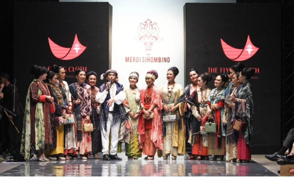 <p>Merdi Sihombing X Humbang Kriya Pamerkan Koleksi Dari Limbah Hotel </p>