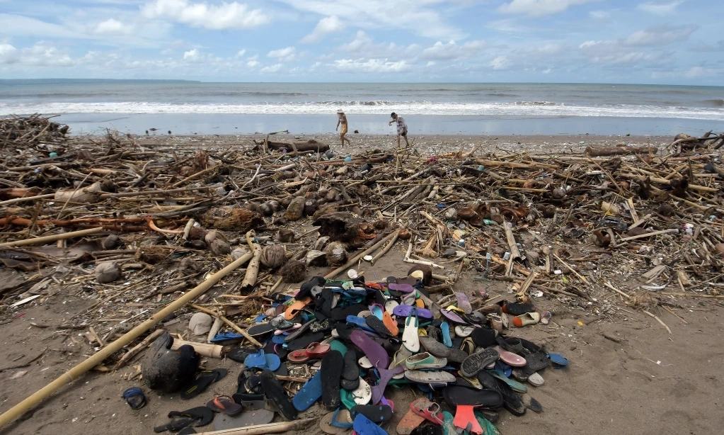 <p>Sampah Laut Hambat Produksi Oksigen Dari Organisme Laut</p>