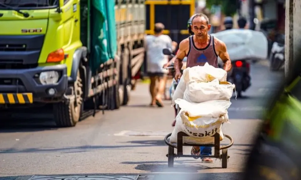 <p>Pakar: Perluasan Jamsosnaker Bagi Pekerja Informal Penting Dilakukan</p>