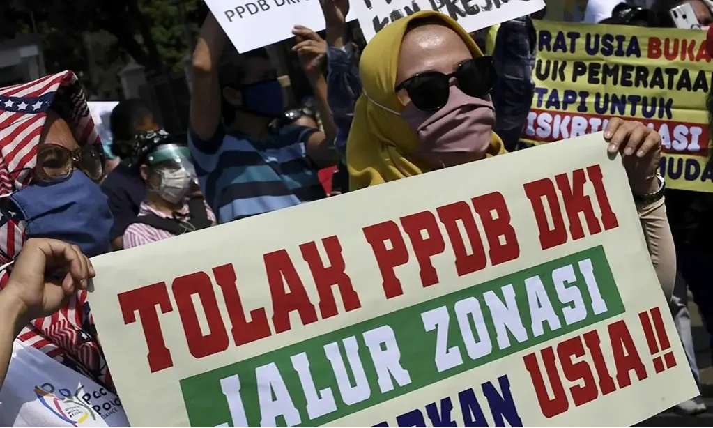 <p id="isPasted">Menko PMK Segera Bahas Wacana Penghapusan Zonasi Sekolah</p>