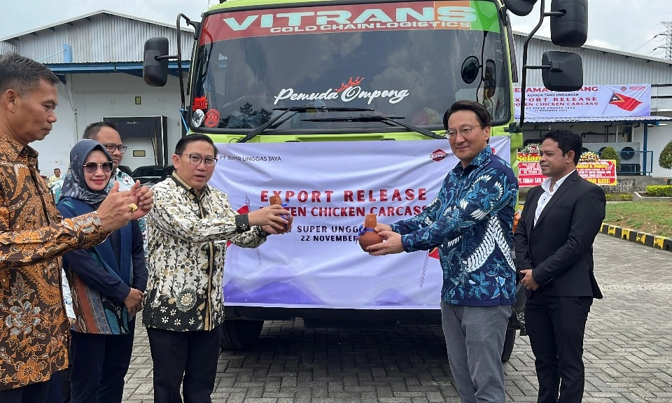 <p>Indonesia Perdana Ekspor Karkas Ayam Beku 33 Ton Ke Timor Leste &nbsp;</p>